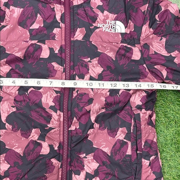 The North Face Reversible Burgundy Women Puffer Jacket - Pink and Purple Floral - Picture 12 of 14